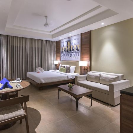 Club Mahindra Ashtamudi Hotell Nīndakara Exteriör bild