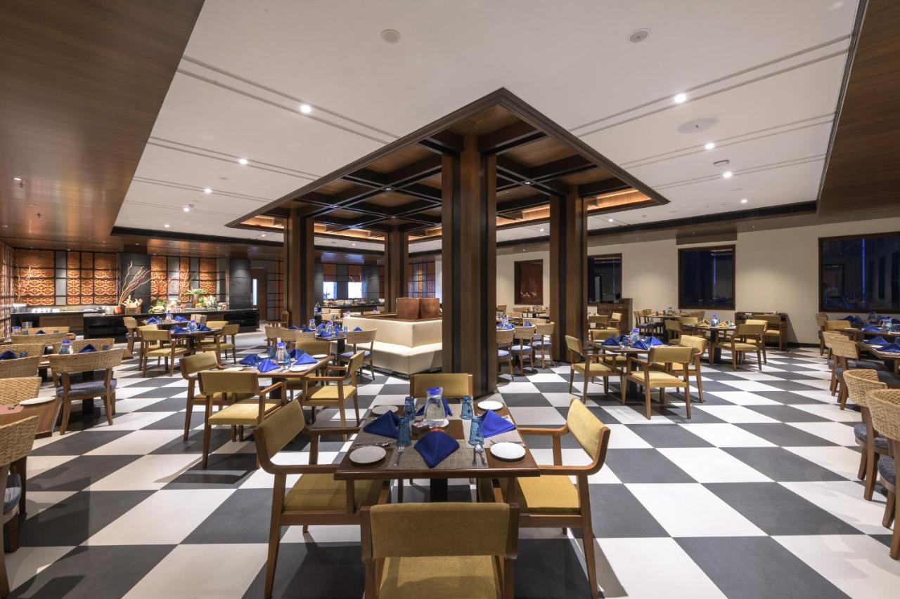 Club Mahindra Ashtamudi Hotell Nīndakara Exteriör bild