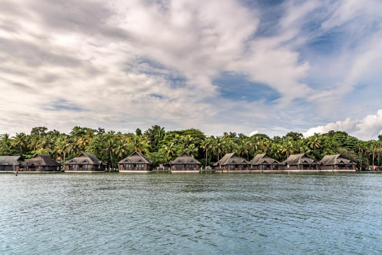 Club Mahindra Ashtamudi Hotell Nīndakara Exteriör bild