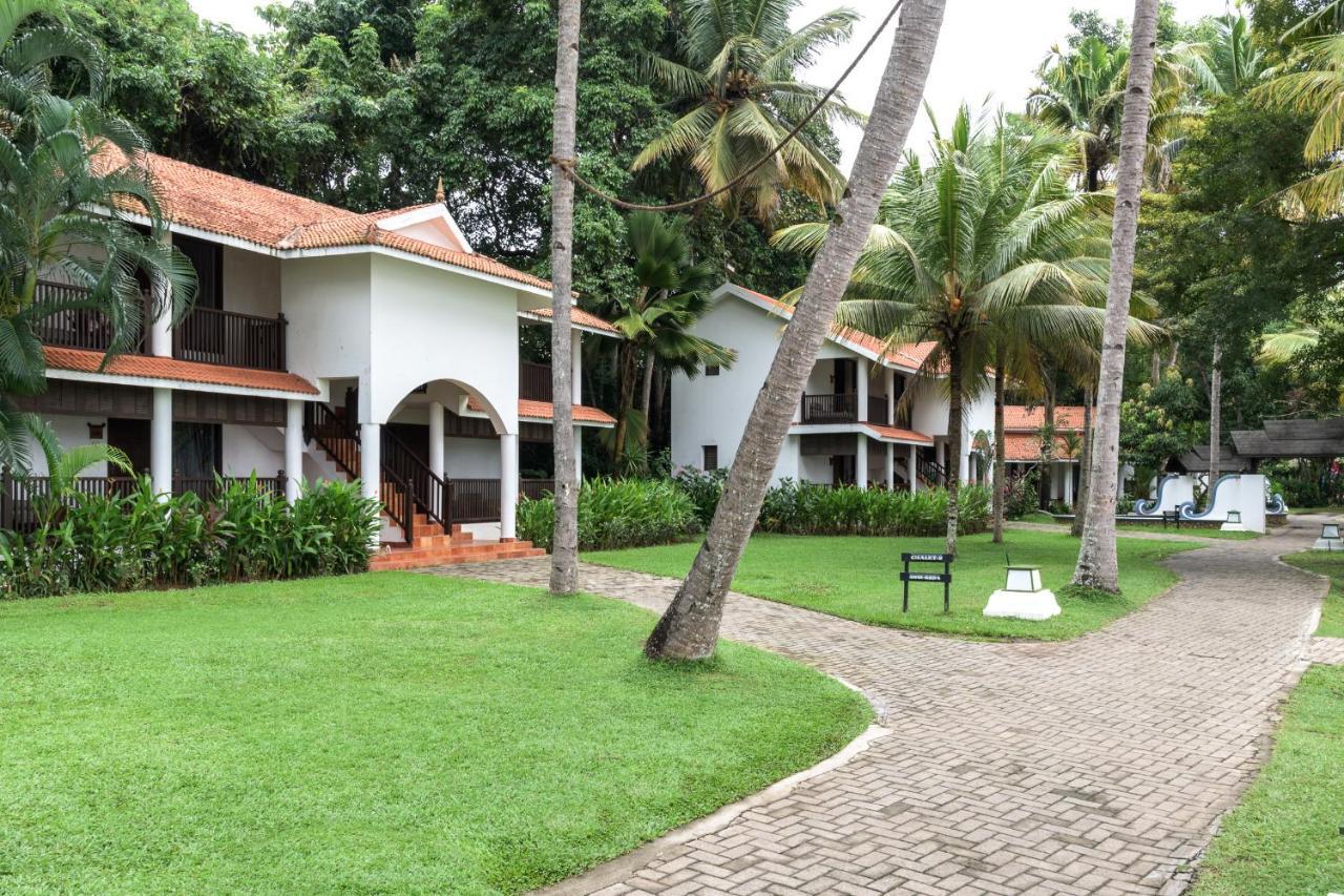 Club Mahindra Ashtamudi Hotell Nīndakara Exteriör bild