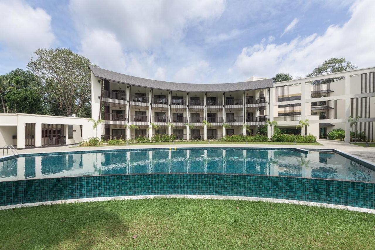 Club Mahindra Ashtamudi Hotell Nīndakara Exteriör bild