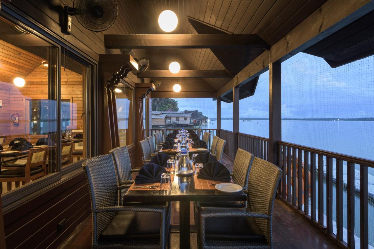 Club Mahindra Ashtamudi Hotell Nīndakara Exteriör bild