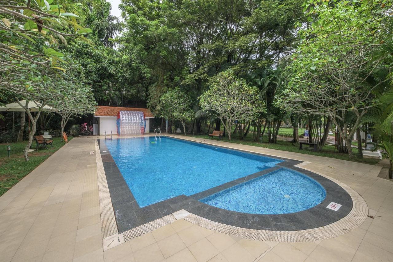 Club Mahindra Ashtamudi Hotell Nīndakara Exteriör bild