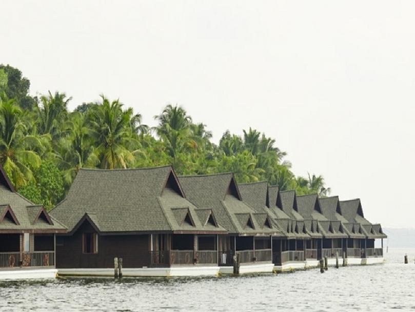 Club Mahindra Ashtamudi Hotell Nīndakara Exteriör bild