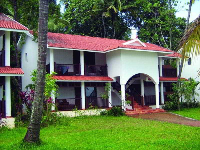 Club Mahindra Ashtamudi Hotell Nīndakara Exteriör bild