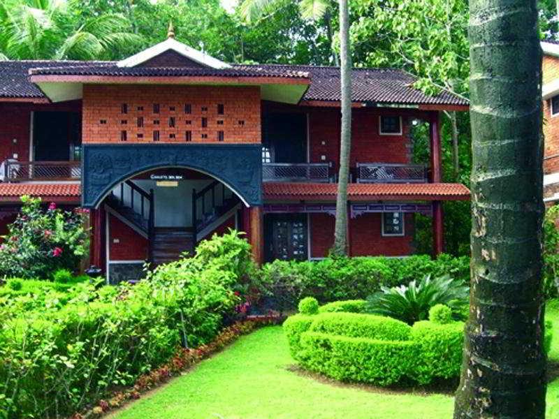 Club Mahindra Ashtamudi Hotell Nīndakara Exteriör bild