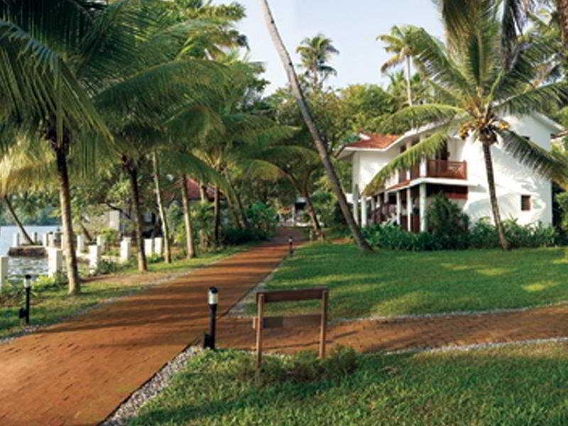 Club Mahindra Ashtamudi Hotell Nīndakara Exteriör bild
