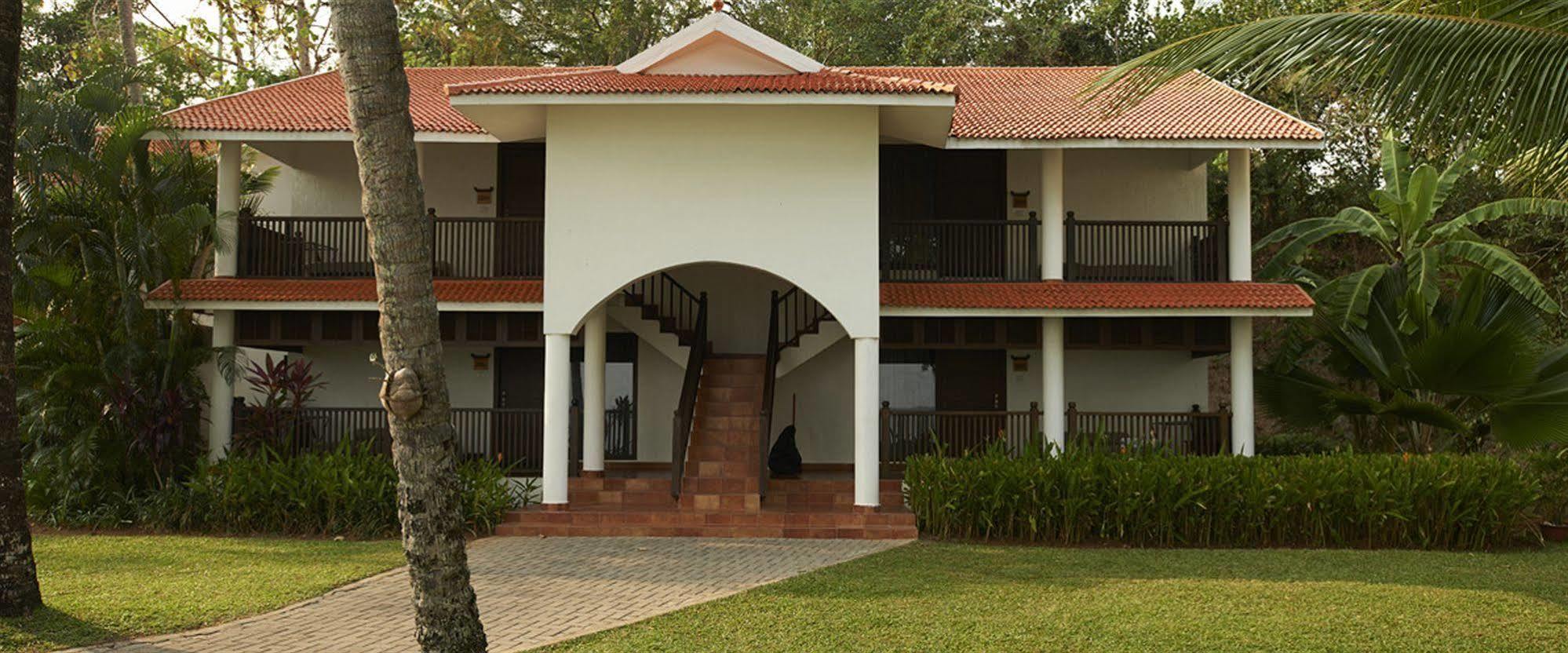Club Mahindra Ashtamudi Hotell Nīndakara Exteriör bild