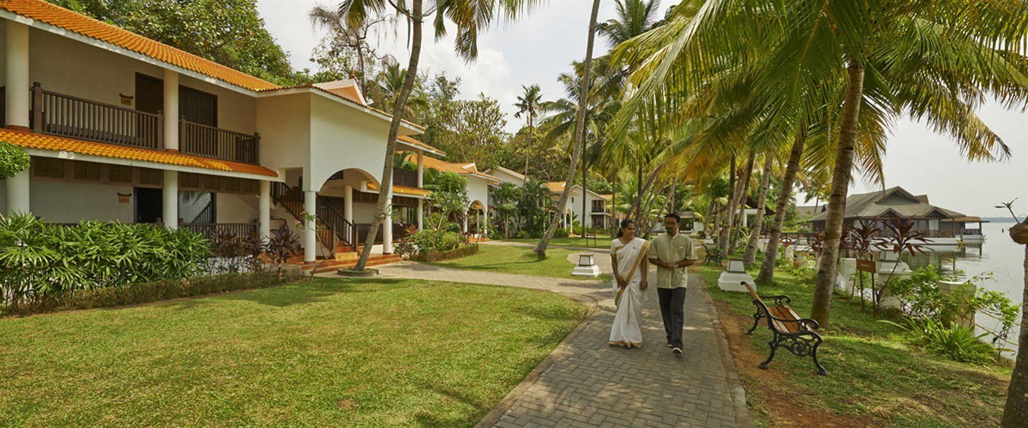 Club Mahindra Ashtamudi Hotell Nīndakara Exteriör bild