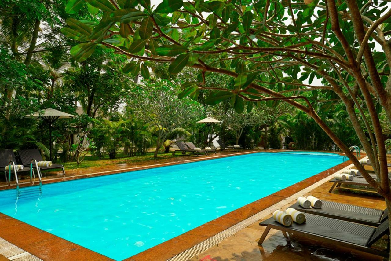 Club Mahindra Ashtamudi Hotell Nīndakara Exteriör bild